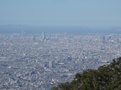 信貴生駒スカイラインを走り，大阪の市街地を見渡す。絶景かな。