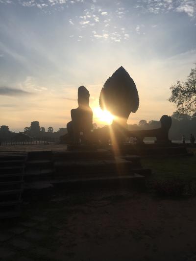 アンコールワットの朝日鑑賞のベストシーズンは、乾季です。
