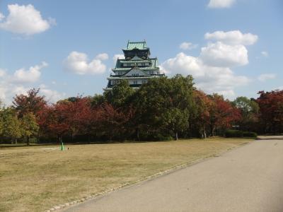 紅葉がきれいな季節です。大坂城を訪ねます