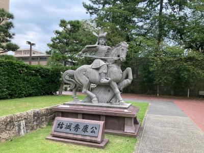 2022年の晩夏、夏季休暇で北陸へ／早朝に福井駅周辺をぶらぶらし、福井城址と柴田勝家が祀られる柴田神社を回りました。