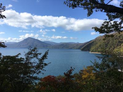 良く晴れた日の支笏湖