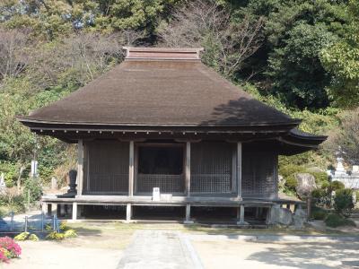 国宝建造物、金蓮寺阿弥陀堂。鎌倉時代の建物。風雨に耐えて、良くぞここまで。