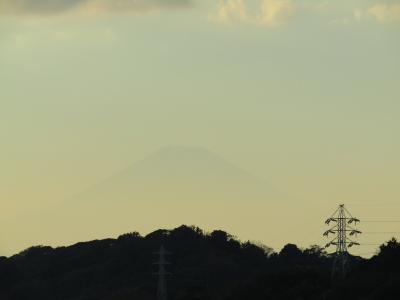  獅子舞谷七曲りからうっすらと見える富士山（鎌倉市二階堂字新立）