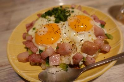 20221120-1 北千住 宿場町通りをフラフラしていたら、沖縄なお店。ちょうど開店時間やね。沖縄料理居酒屋うるま島2。