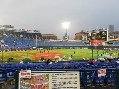 お帰りなさい石川雄洋選手　横浜スタジアムで雨降っとる中でのアメフト観戦