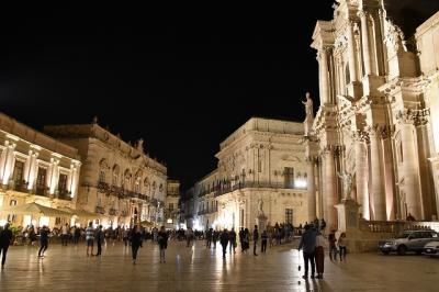 2017年イタリア・シチリア島旅行記　第35回　夜のシラクーサ・オルティージャ島を歩く