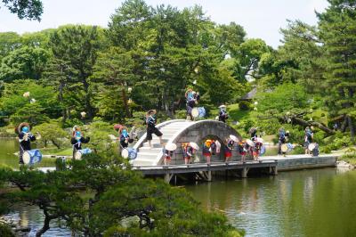 縮景園の田植祭～重要無形民俗文化財「新庄のはやし田」(国指定)と「南条おどり」(県指定)の披露。跨虹橋でのパーフォーマンスがハイライトです～