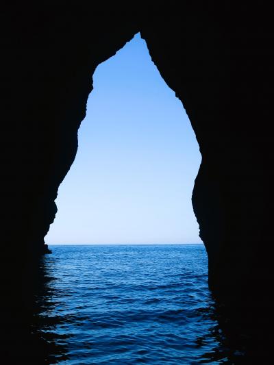 小樽12　青の洞窟クルーズｃ 　青の洞窟！ボートで潜入‐滞留 　☆ブルー濃い海水の輝き