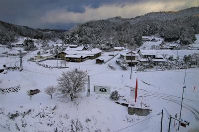 奥出雲多根自然博物館に宿泊して雪に覆われた愛車の雪掻きを初体験