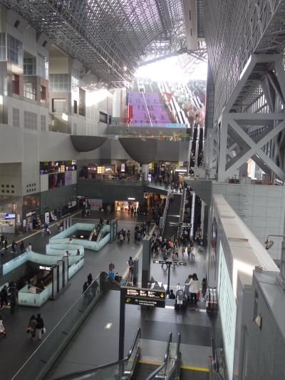 京都駅ビルの探検。上ったり、下ったり、あっちへ行ったり、こっちへ来たり。