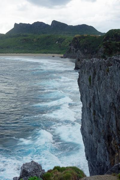 トラピックス　美しき20景に出会う ぐるっと沖縄大周遊の旅5日間（7）やんばるの海岸線を走り、辺戸岬から与論島を望み、大石林山の頂を歩く。