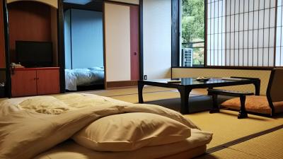 三朝温泉斉木別館ひとり宿泊記。華翔苑の部屋が広すぎでした。