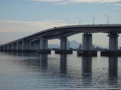 琵琶湖大橋を渡り、佐川美術館へ。ザンネン、予約制でした。