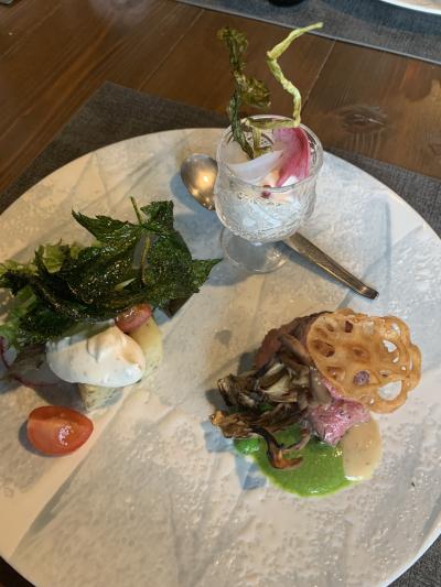 母の88歳の誕生日、箱根で朝から晩まで素敵な食事で祝いました。①芦ノ湖畔の山のホテルで朝食を戴き、やはり芦ノ湖畔でフレンチのジビエランチ。