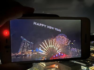 久しぶりの海外!シンガポールの花火 キティちゃんすごい!
