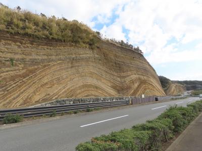 東京 伊豆大島 地層切断面(The Great Road Cut,Oshima,Tokyo,Japan)