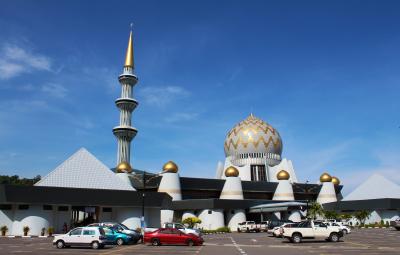 コタキナバルの休日(2) 青空に輝くサバ州立モスクと豪雨のクリアス川クルーズ