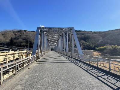 富士川にかかる70年以上前の橋と新しい橋