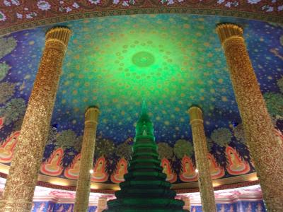 久しぶりに異国の地へ　タイと韓国の旅　その２　神秘の仏塔ワット・パクナーム参拝、タイのグルメ堪能後に体調不良(汗)？ホテルで静養