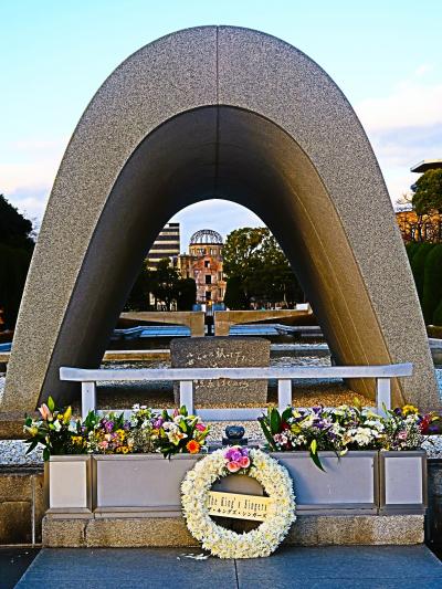 広島10　広島平和記念公園　原爆死没者慰霊碑-中心に世界遺産　☆えこ贔屓-かき