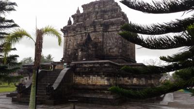 ボロブドゥール寺院遺跡群の一つ　ムンドゥット寺院