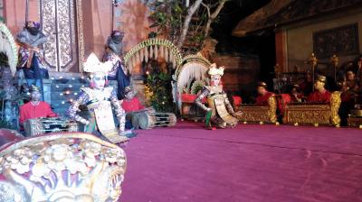 バリで最も華麗で優美な伝統舞踊　レゴンダンス