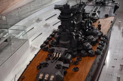 戦艦大和の模型と退役潜水艦