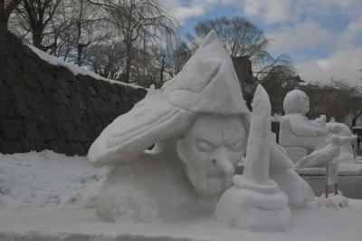 “いいやま雪まつり”市民が造る迫力雪像が映える!