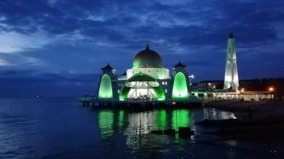 【マレーシア】マラッカ海峡の水上モスクMasjid Selat Melaka