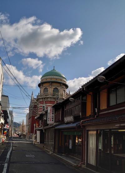 西本願寺周辺のワンダーランド、その1。伝道院，ついでに綾小路「唐津」での京料理。