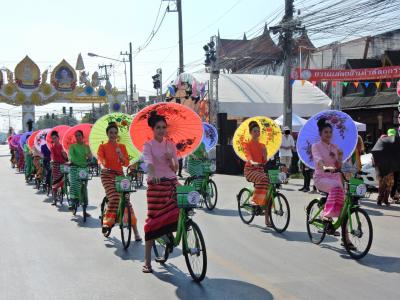 3年ぶりのタイ　1人旅　ボーサーン傘祭オープニングパレード