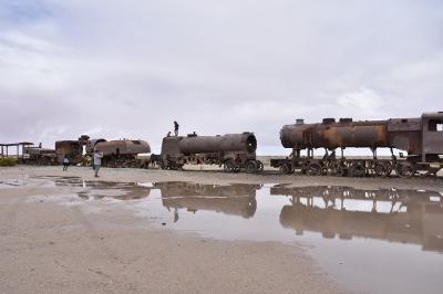 2018年ペルー・ボリビア旅行記　第30回　ウユニに飛び、蒸気機関車の残骸が並ぶ列車墓場へ