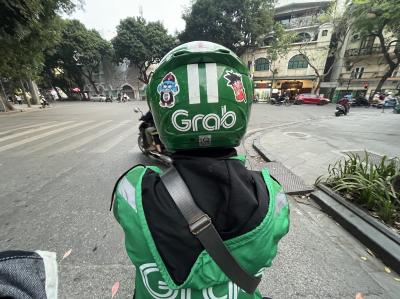 GrabバイクでGoGoハノイ!!