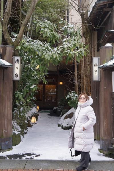 ANAの特典航空券で冬の秋田の祭りと美食を楽しむ旅（1）快晴の羽田から曇天の秋田へ飛び、老舗料亭の「濱乃家」できりたんぽをいただく。