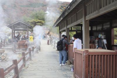 硫黄泉が絶えず噴き出る雲仙地獄