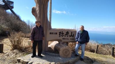 弥彦山ロープ―ウエイー株主優待券、山頂は雪なし、食堂は休業、佐渡が見える