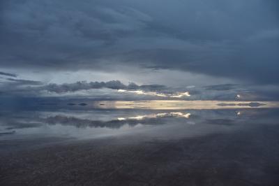 2018年ペルー・ボリビア旅行記　第33回　ウユニ塩湖探訪その２　暮れゆくウユニ塩湖は、白と群青の世界だった