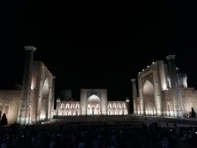 【ウズベキスタン】世界遺産レギスタン広場の昼と夜