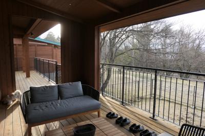 愛犬と一緒の信州冬旅♪　Vol.100　ザ・ひらまつ・軽井沢御代田：朝のドッグヴィラスイート♪