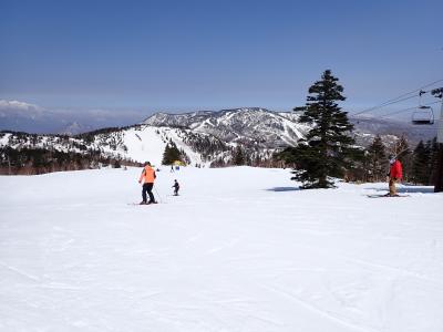 ２３年志賀高原春スキー　ゴンドラを乗り継ぎ東館山山頂から寺子屋山へ行きました。