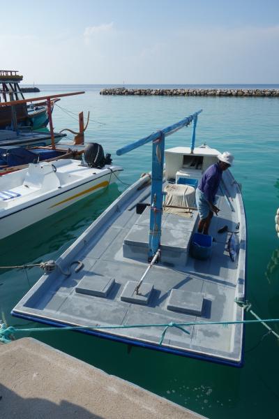 香港からのモルディブ・スリランカ遠征(2-5) 2日目の朝、何も釣れなかったフィッシング。お隣のボートも釣果はこの１匹のみだったそうな･･･