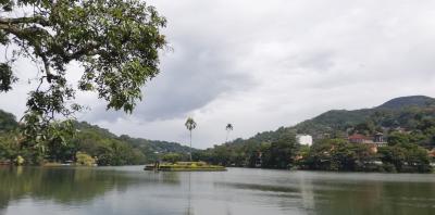【スリランカ】世界遺産 仏教の聖地キャンディ　キャンディ湖を散策