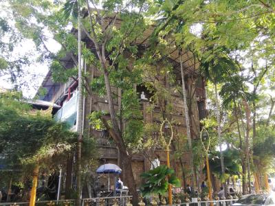 【スリランカ】ベイラ湖の湖畔に建つコロンボ最古にして最大の寺院　ガンガラーマ寺院