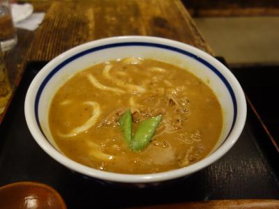 大阪といったら，うどん，でしょう。おいしいカレーうどんをいただきました。