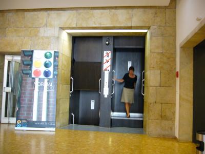 シュトゥットガルトの危ないエレベーター、州立美術館