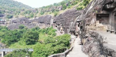 【インド】インド最古の仏教石窟寺院　世界遺産アジャンター石窟群