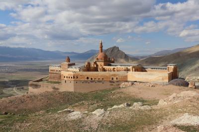 ”ノアの方舟”伝説残るアララト山を望む旅～トルコ東部ドウバヤジット＆ウードゥルでラマダーンの旅～