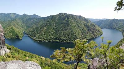 天気が良かったので上臈岩からの景色とホソバシャクナゲを見に愛知県民の森でハイキング