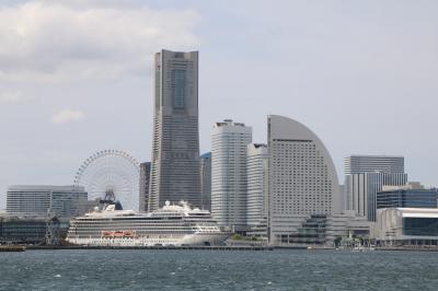 横浜港にクルーズ客船が集結！②ランドマークタワー展望フロアとハイドロびんご号とロイヤルウイングから観覧