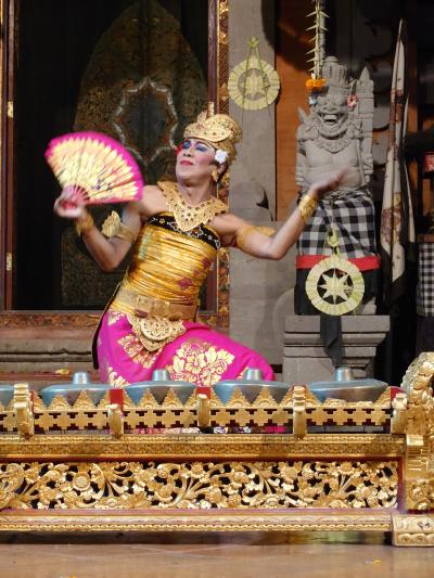 ２０２３年５月　バリ島旅行ウブド　3日目　田園散歩　ティルタ・サリのレゴンダンス